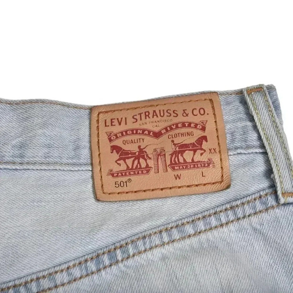 Levi's 501 Jean Shorts Distressed Raw Hem Light Wash  Mid Rise Size 25 - Picture 5 of 10